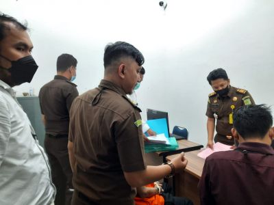 Perkara Dugaan Korupsi Mantan Kades Mentulik, Kejari Kampar Terima Tahap II