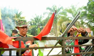 Persiapan TMMD Hari Rabu Di Muara Basung, Satgas Pasang Umbul Umbul