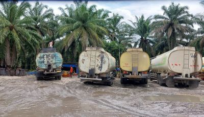 Praktek Penampungan CPO Diduga Ilegal di km8 sampai  Tumbuh Subur di Sepanjang Jalan Duri-Dumai