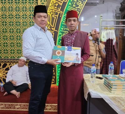 Programkan Tahfizh dan Magrib Mengaji, Hermayalis Bagikan 200 Al - Qur'an