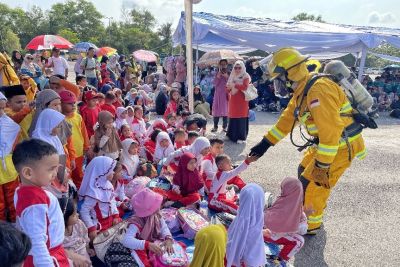 PT Pertamina Ajarkan Anak TK dan Guru di Duri Taklukkan si Jago Merah