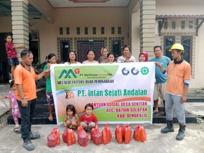 PT.ISA anak perusahaan dari MAHKOTA GROUP.TBK Salurkan Bantuan CSR ke Warga Sekitar Perusahaan