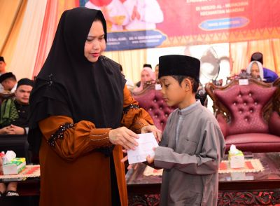 Safari Ramadhan di Kecamatan Mandau, Bupati Kasmarni Berbagi Kebahagian Bersama Anak Yatim dan Kaum 