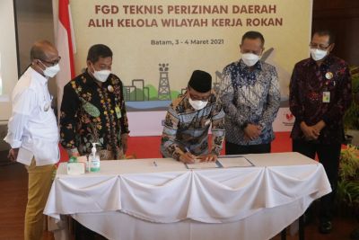 Sekda Kab Siak Drs H Arfan Usman Hadiri Workshop Eksekutif didampingi Kadis PMPTSP Heriyanto