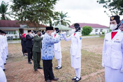 Sekdakab Labuhanbatu Menjadi Pembina Upacara Penurunan Bendera Merah - Putih