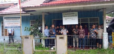 Selamatkan Aset Milik Pemda Kampar di Padang Sumbar, Kejari Kampar Bersama BPKAD Pasang Plang