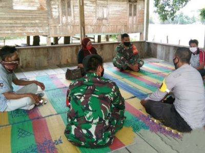 Sukseskan TMMD K110 Kodim 0313/KPR,Usai Goro Babinsa Koramil 09/Langgam Komsos Kebersihan