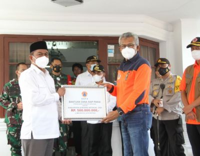 Terima Bantuan Bencana BNPB, Wabup Sergai: “Insya Allah Masalah Banjir Akan Kita Tangani”