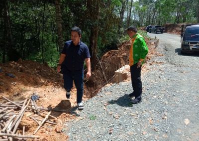 Tinjau Pengerjaan Proyek Jalan, Kadis PU PR Kampar Memastikan Pengerjaan Berjalan Sesuai Skedul