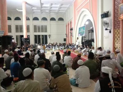 Yurnalis Hadiri Dzikir Akbar di Masjid Raya Tapung Hulu